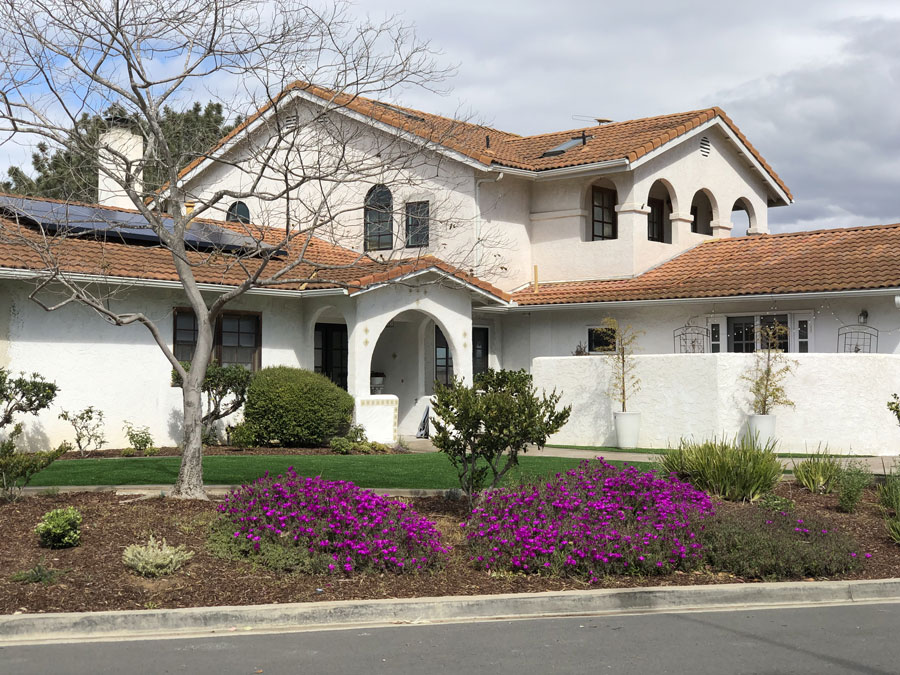 Outdoor view of the Kate Stanton Inn | North County Encinitas Kate Stanton Inn